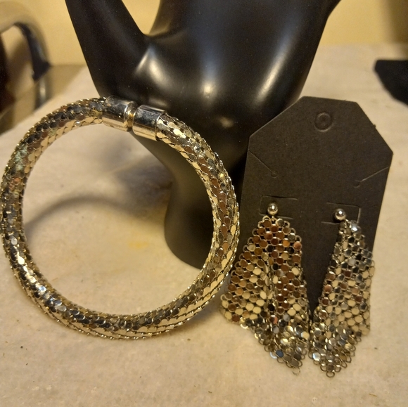 Not new,never worn 2pc mesh metal silver tone bangle bracelet & pierced earrings - Picture 2 of 2